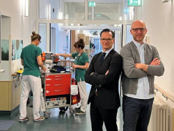 Kliniken Beelitz GmbH - Geschäftsführer Enrico Ukrow (li.) und Pflegedirektor Nico Kleine-Knefelkamp